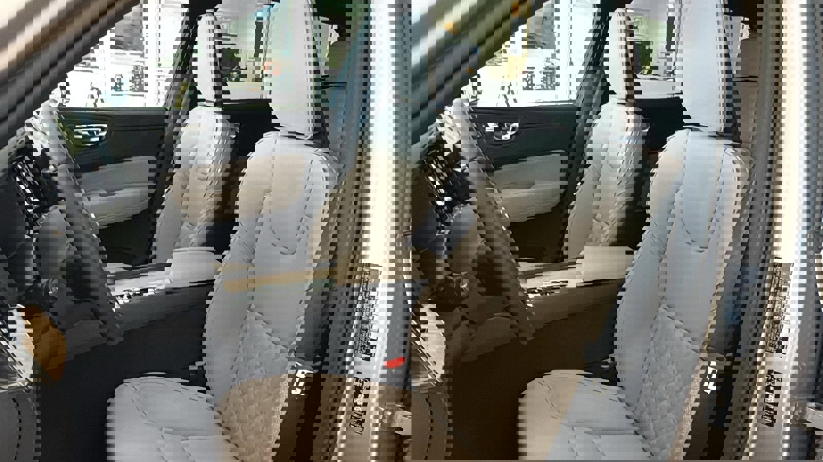 New 2026 Volvo XC60 T8 Plus w/ Protection Package Premier image 23