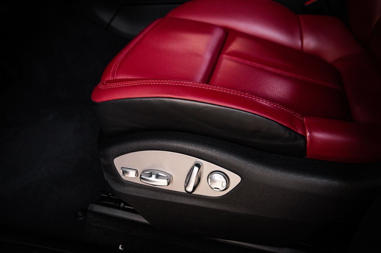 Certified 2023 Porsche Macan AWD/4WD image 14