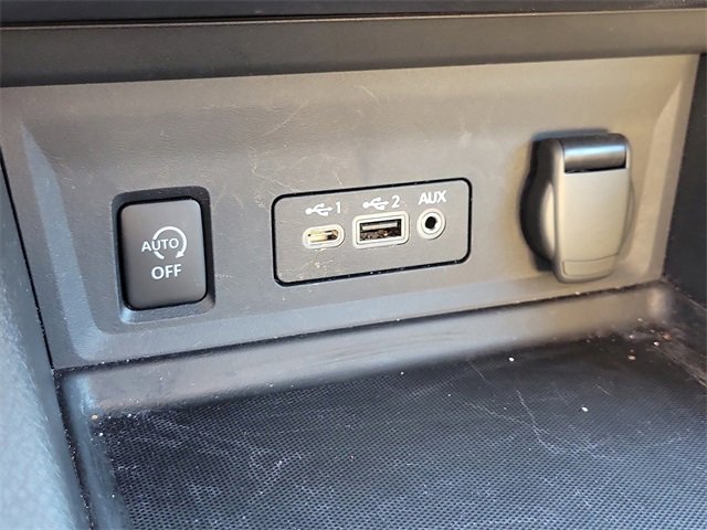 Used 2025 Nissan Sentra SV w/ SV Premium Package image 26