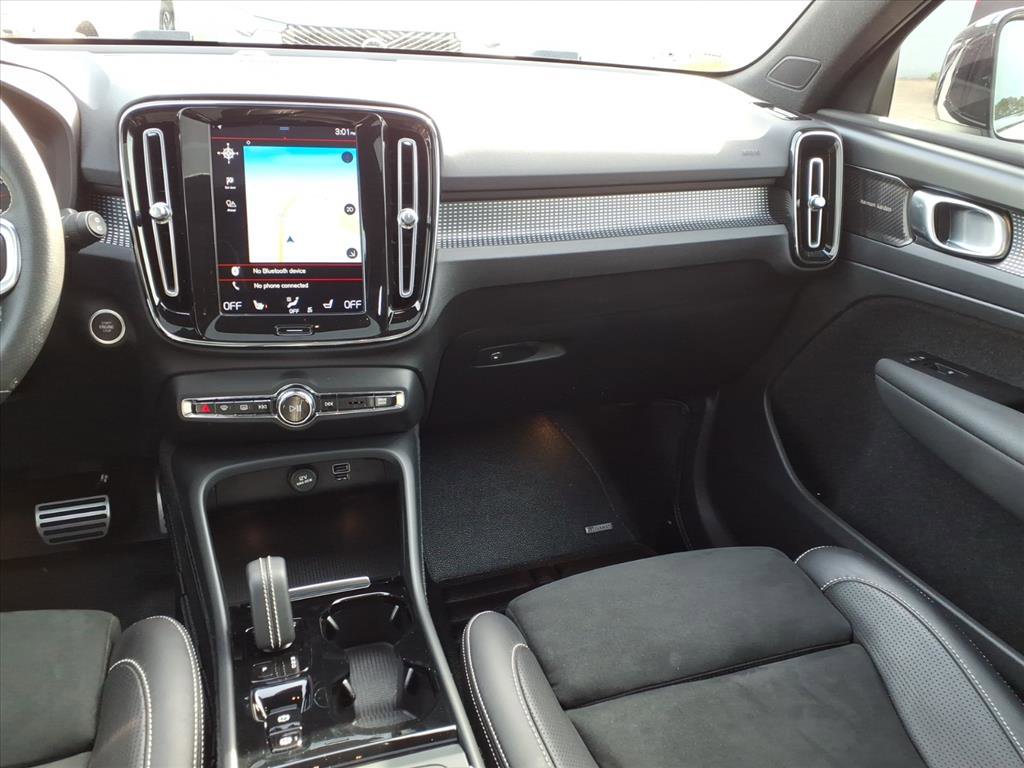 Used 2021 Volvo XC40 T5 R-Design w/ Climate Package image 14