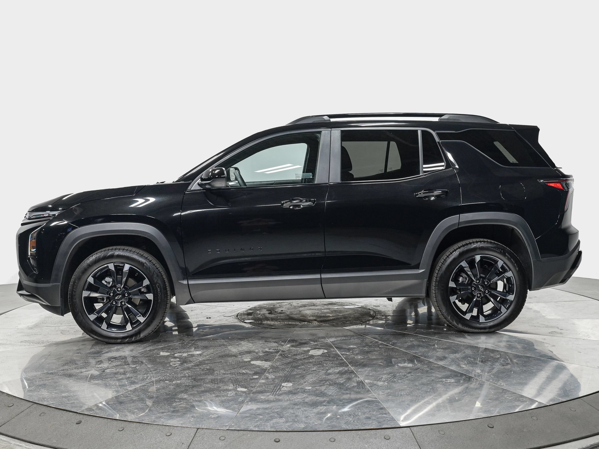 Used 2026 Chevrolet Equinox RS w/ LPO, Floor Liner Package FWD image 2