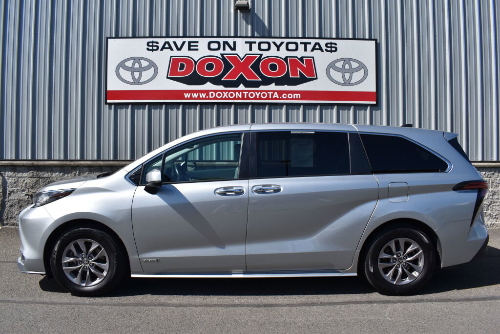 Used 2021 Toyota Sienna XLE AWD/4WD image 4