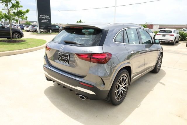 New 2026 Mercedes-Benz GLA 35 AMG 4MATIC image 7