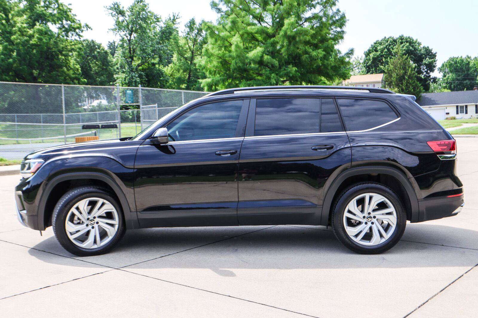 Used 2023 Volkswagen Atlas SE FWD image 4