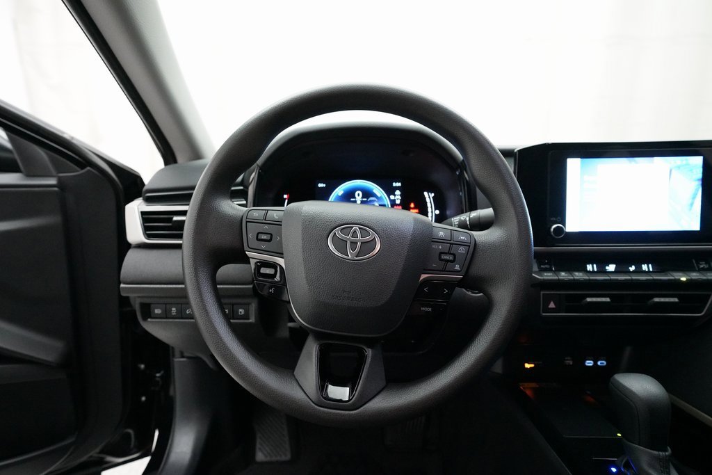 Used 2025 Toyota Camry LE image 4