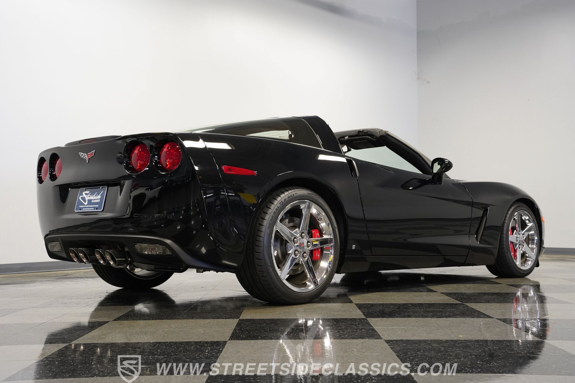 Used 2007 Chevrolet Corvette Coupe w/ Performance Package RWD image 28