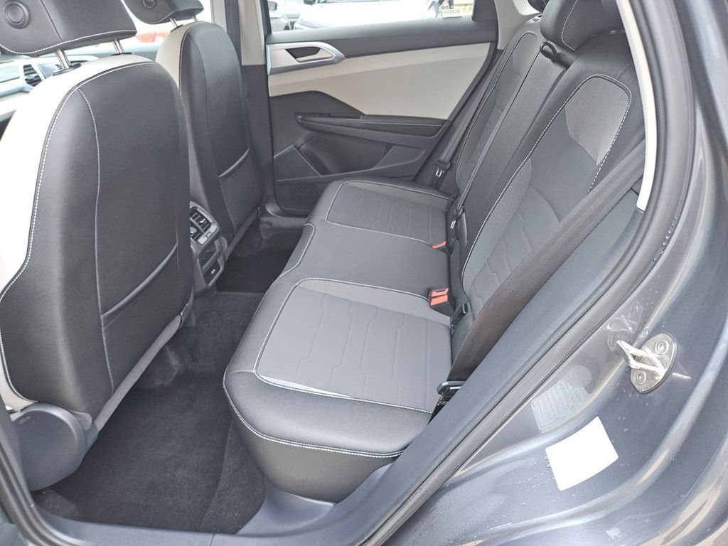 Used 2025 Volkswagen Taos SE AWD/4WD image 26