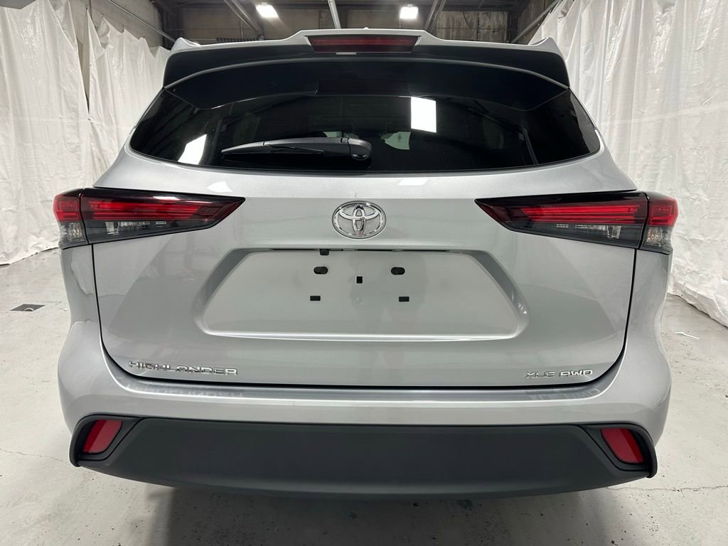 Used 2025 Toyota Highlander XLE AWD/4WD image 6
