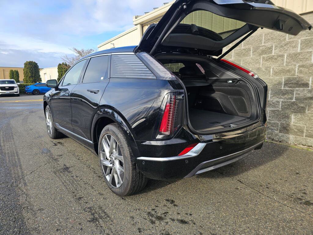 New 2026 Cadillac Optiq Luxury 2 image 8