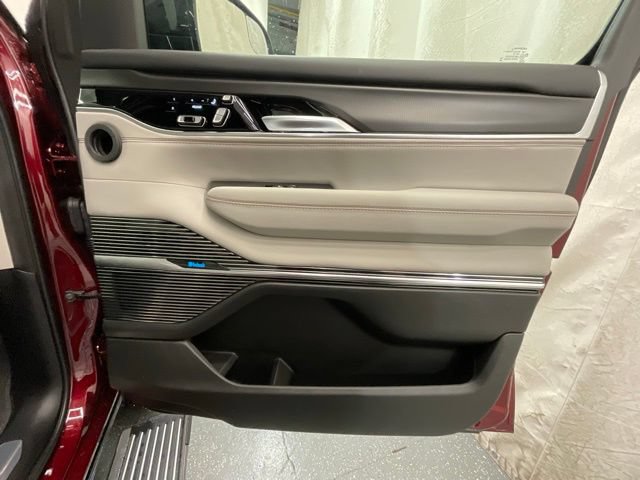 New 2026 Jeep Grand Wagoneer Summit w/ Rear Seat Video Group I AWD/4WD image 22