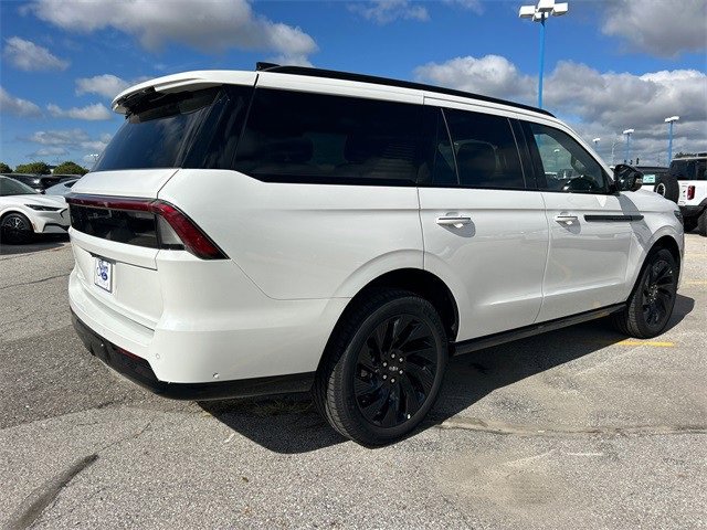 New 2025 Lincoln Navigator Reserve w/ Jet Appearance Package image 4