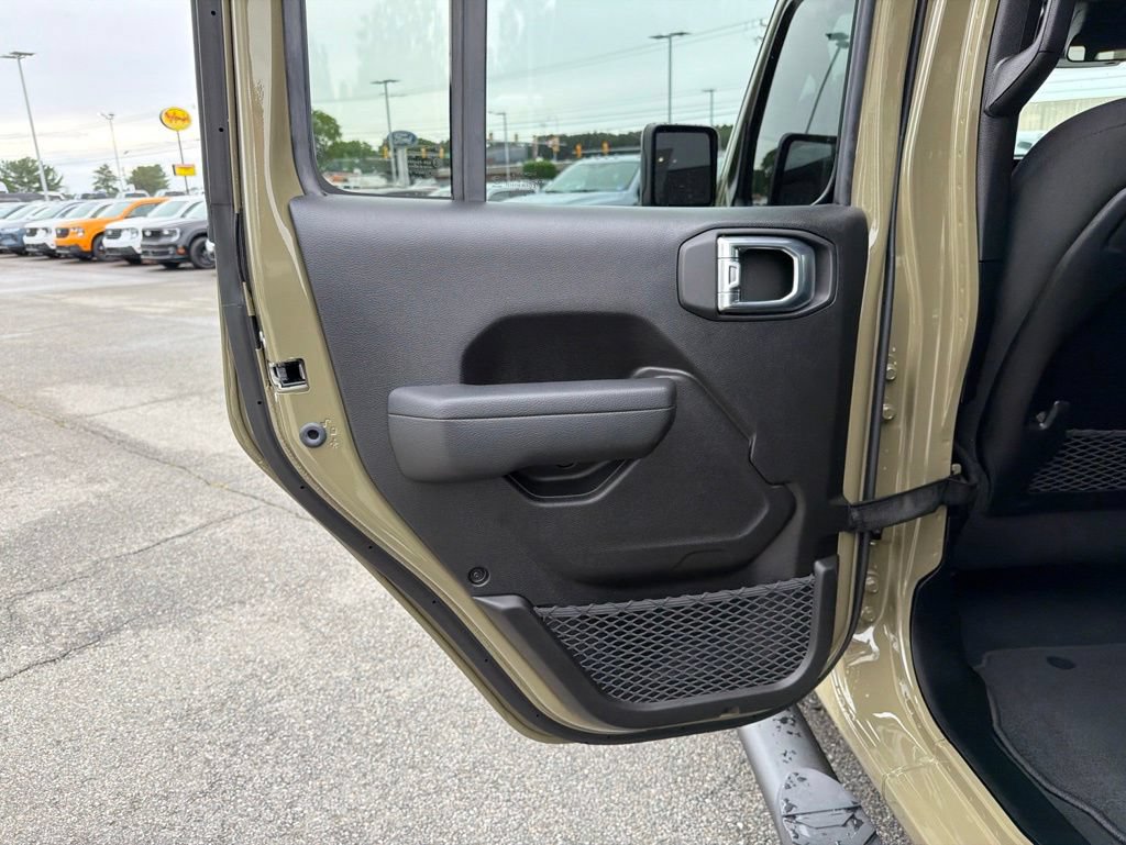 Used 2026 Jeep Gladiator Mojave AWD/4WD image 18