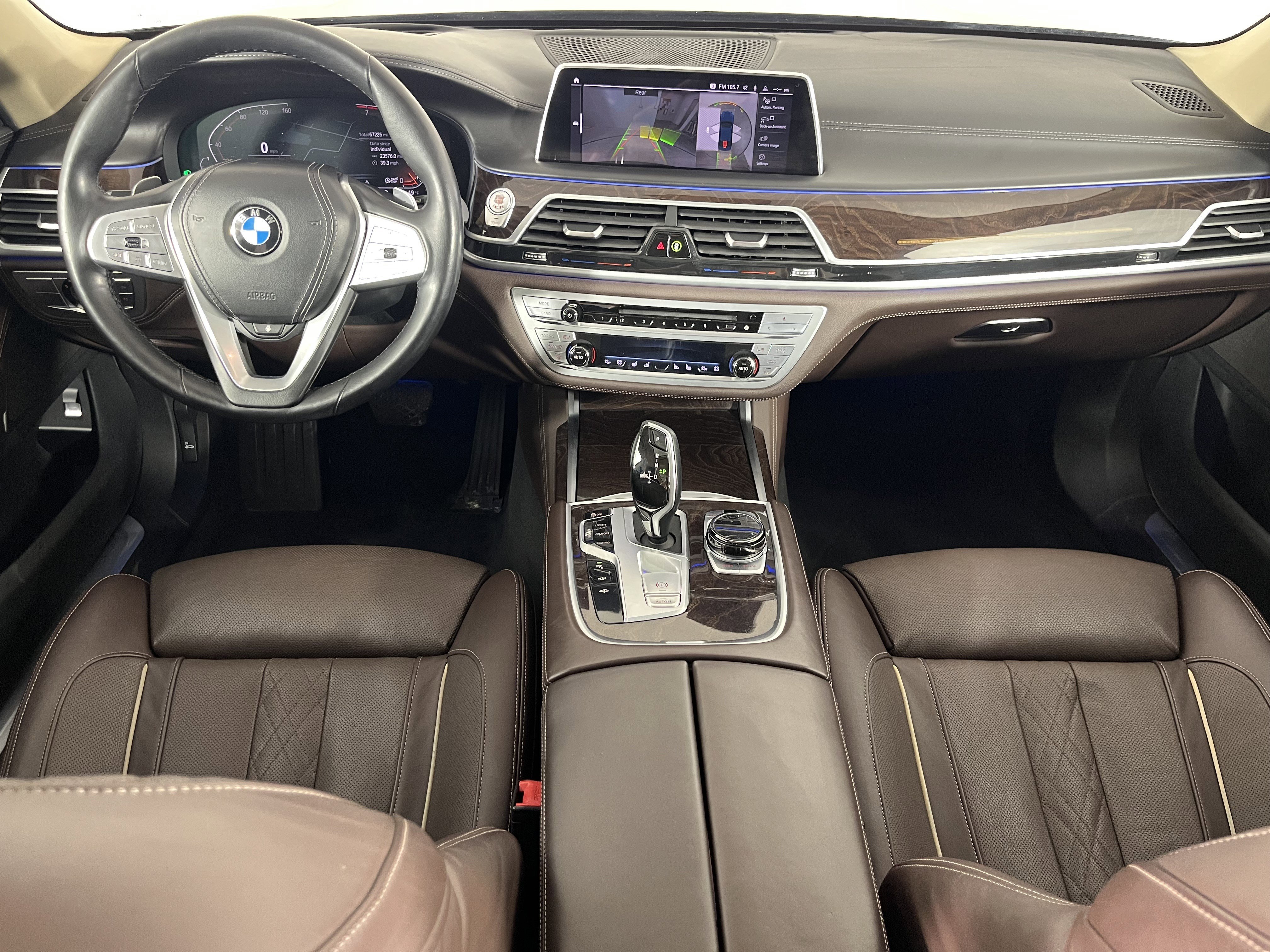 Used 2020 BMW 740i xDrive w/ Premium Package image 10