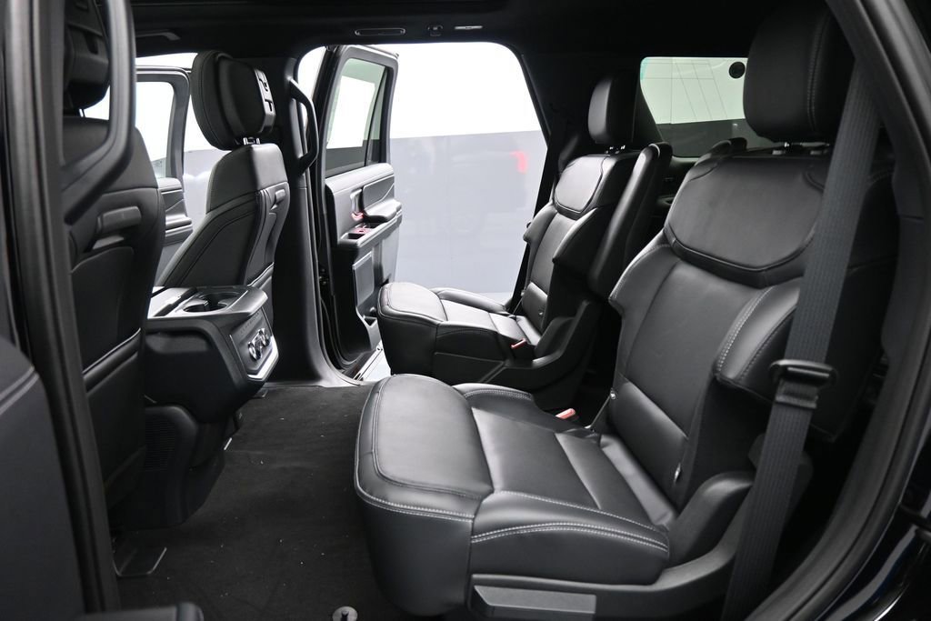 New 2026 Ford Expedition Platinum w/ Stealth Appearance Package AWD/4WD image 19