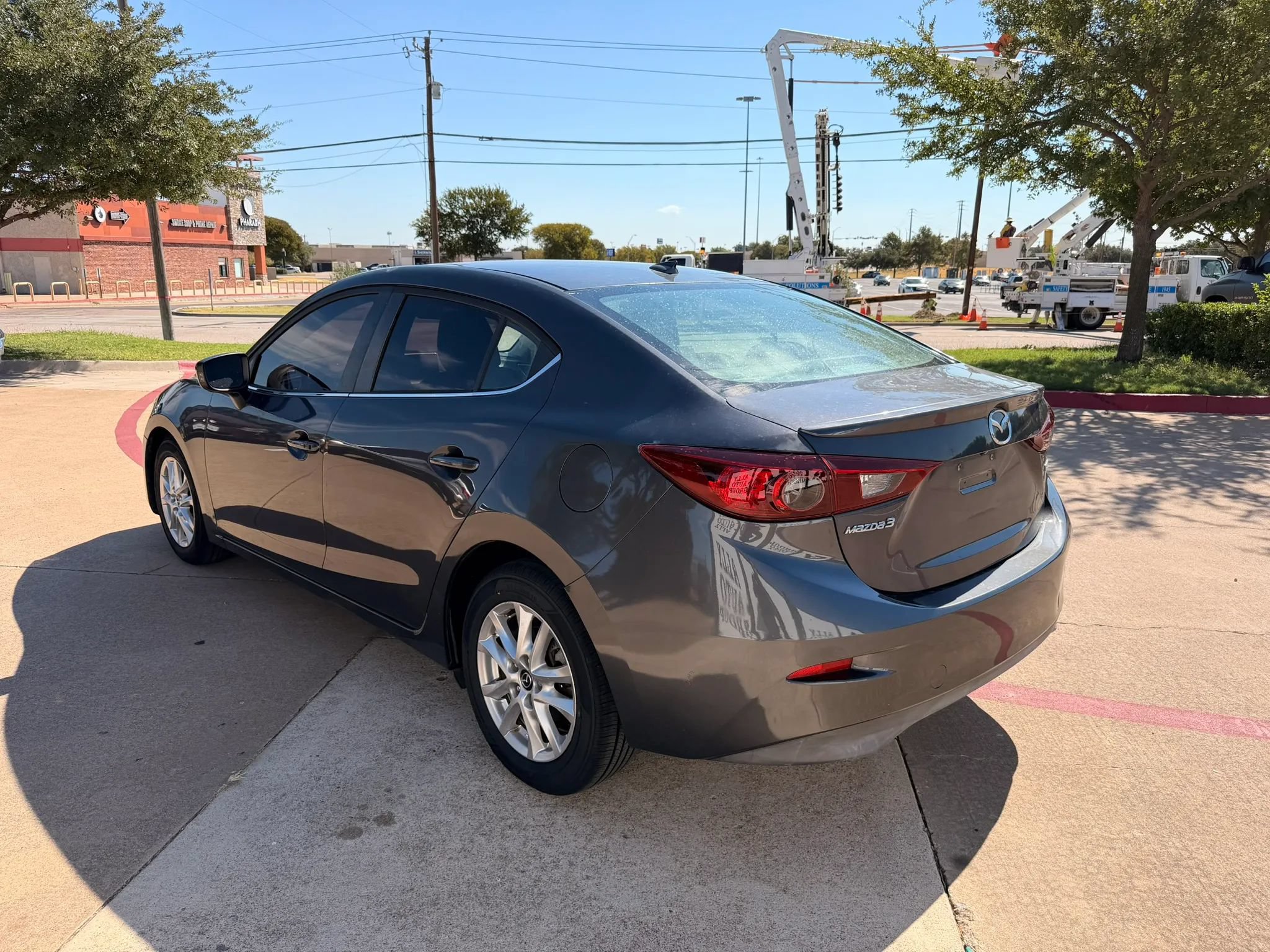 Used 2015 MAZDA MAZDA3 i Touring w/ Technology Package FWD image 3