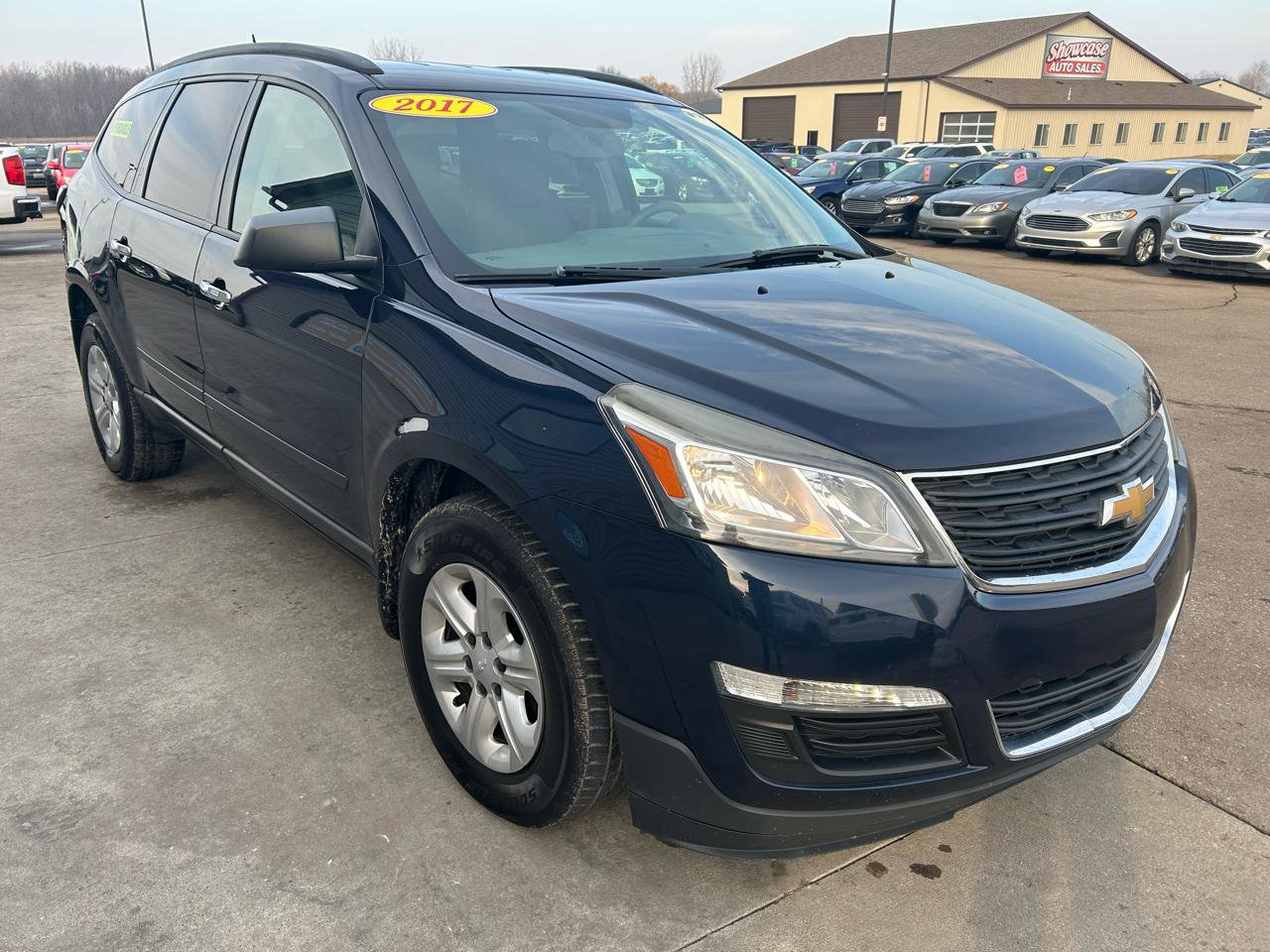 Used 2017 Chevrolet Traverse LS AWD/4WD image 3