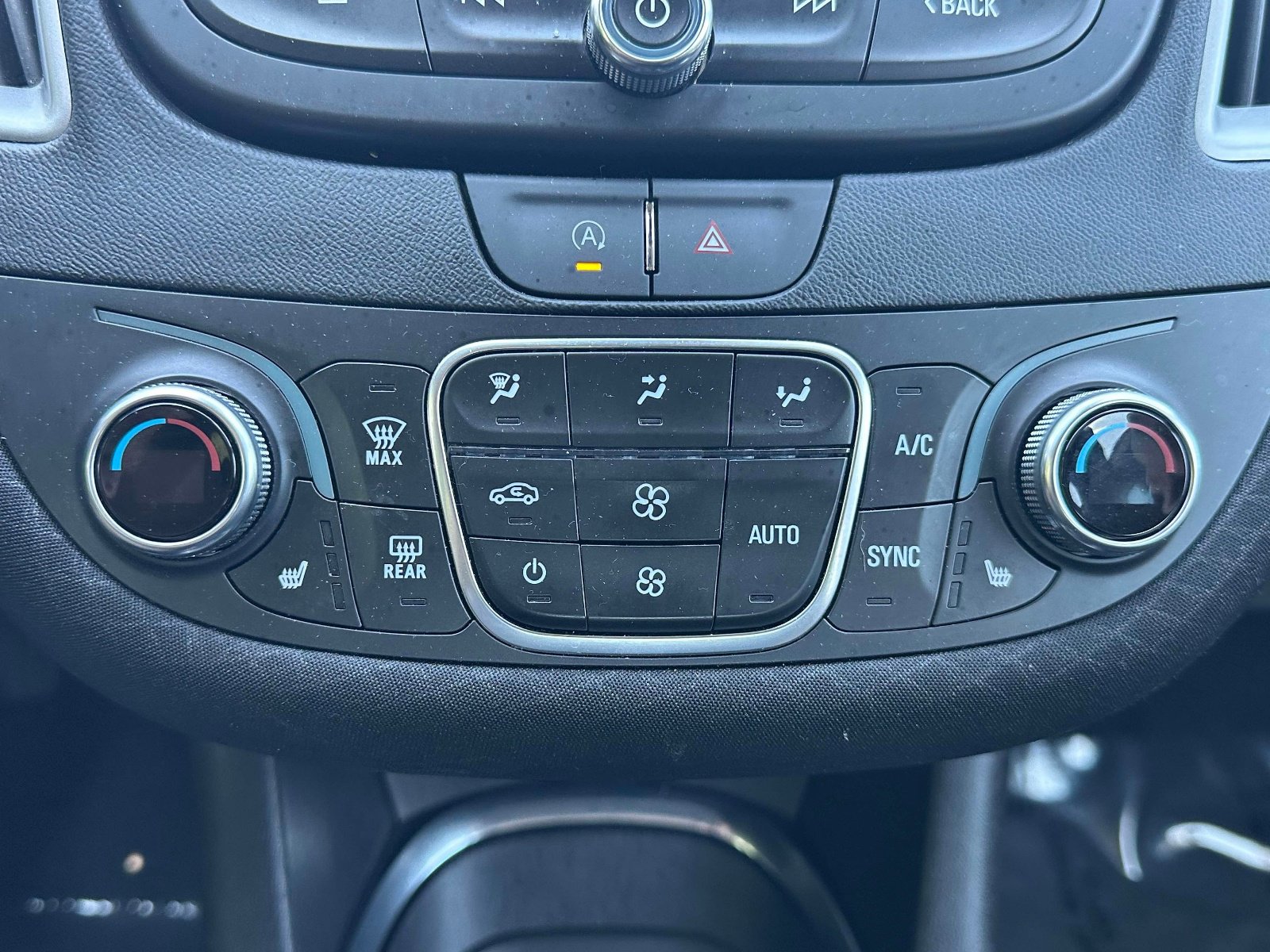 Used 2025 Chevrolet Malibu LT FWD image 11