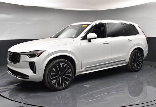 Used 2025 Volvo XC90 B5 Plus w/ Protection Package Premier image 4