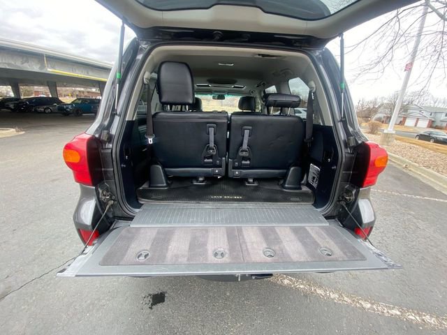 Used 2013 Toyota Land Cruiser image 24