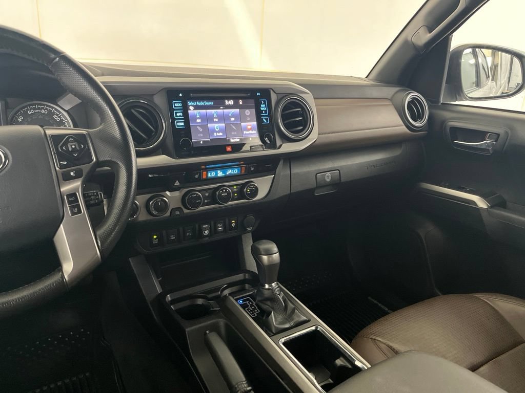 Used 2018 Toyota Tacoma Limited AWD/4WD image 32