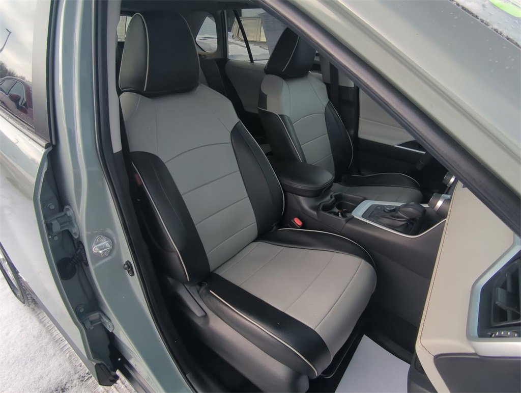 Used 2020 Toyota RAV4 XLE image 30