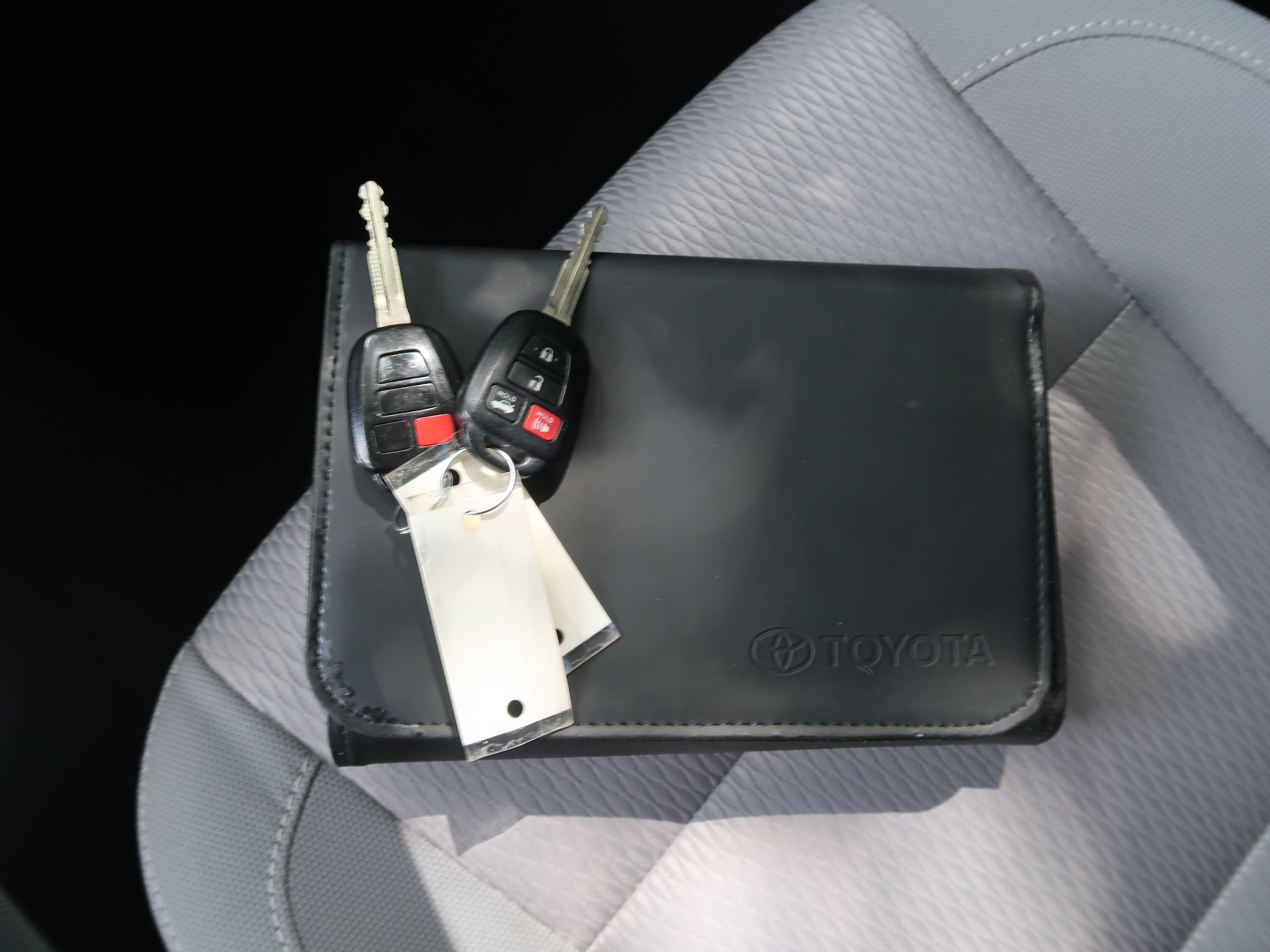 Used 2014 Toyota Corolla LE FWD image 23