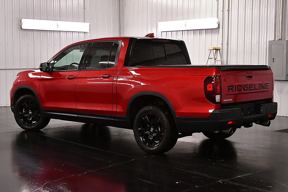 Used 2025 Honda Ridgeline Black Edition image 5