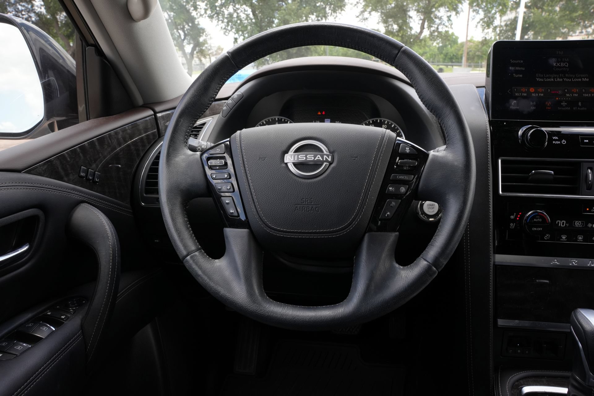 Used 2023 Nissan Armada Platinum w/ Captain's Chairs Package RWD image 9