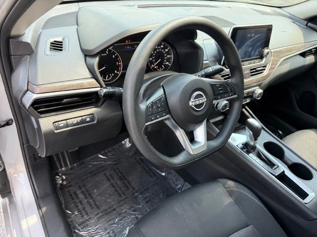 Used 2025 Nissan Altima 2.5 SV FWD image 28