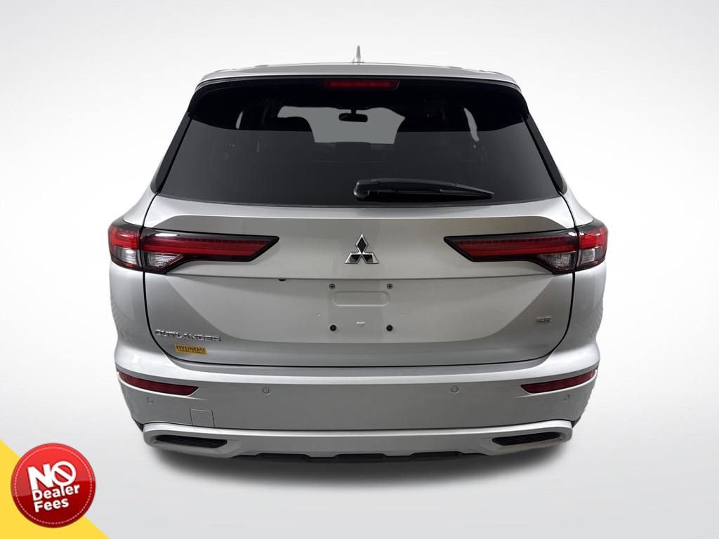 Used 2022 Mitsubishi Outlander SE image 4