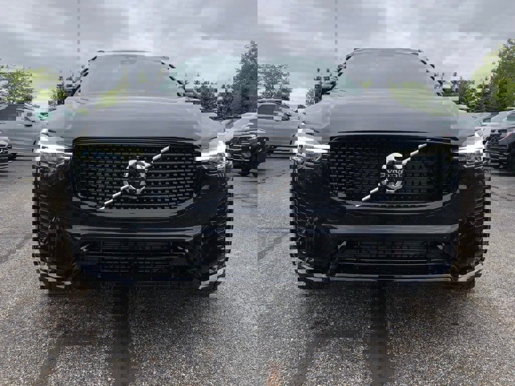 Used 2025 Volvo XC60 B5 Ultra w/ Protection Package Premier image 2