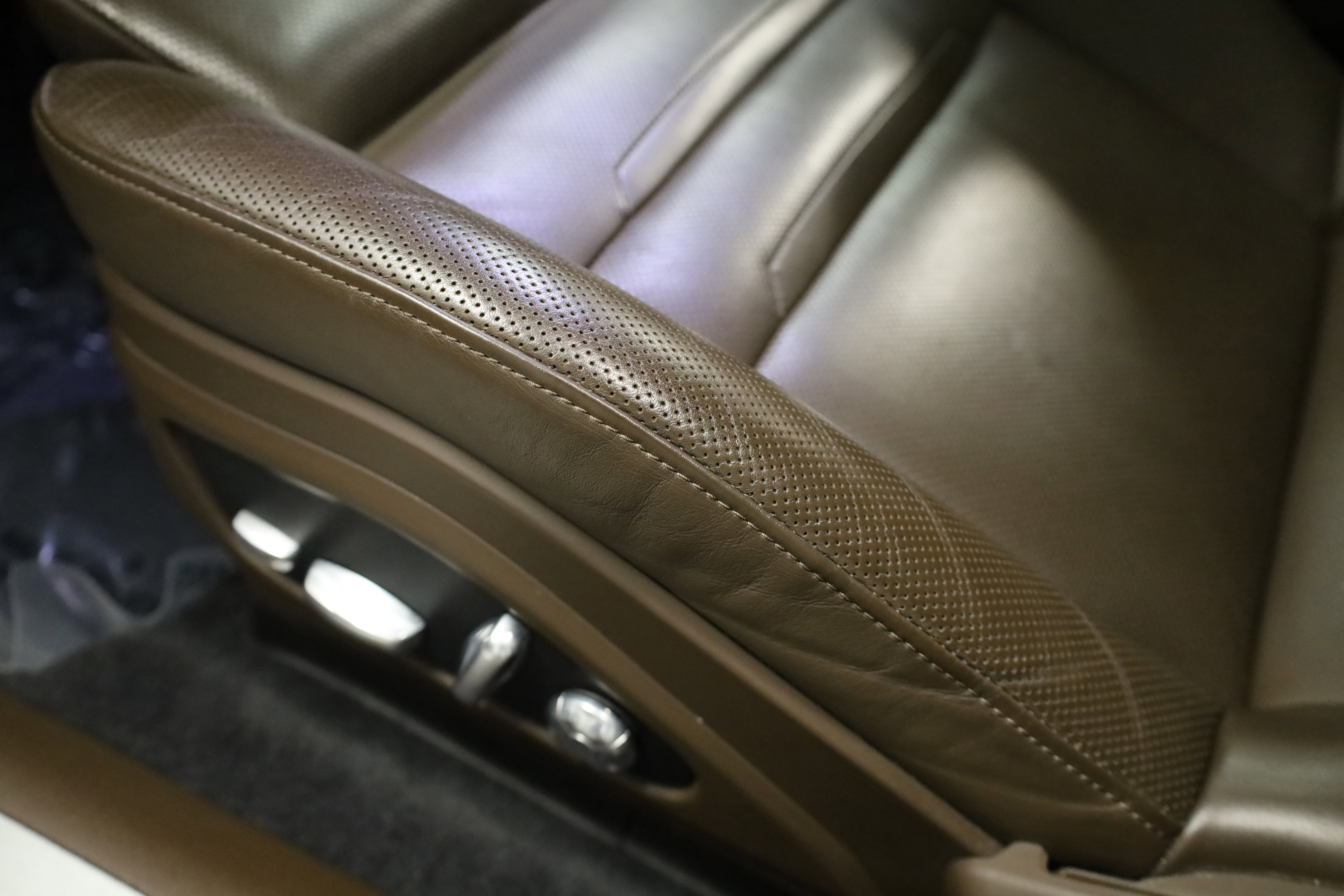 Used 2018 Porsche Panamera 4S image 18