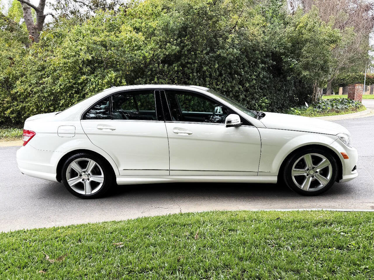Used 2010 Mercedes-Benz C 300 Sedan image 8