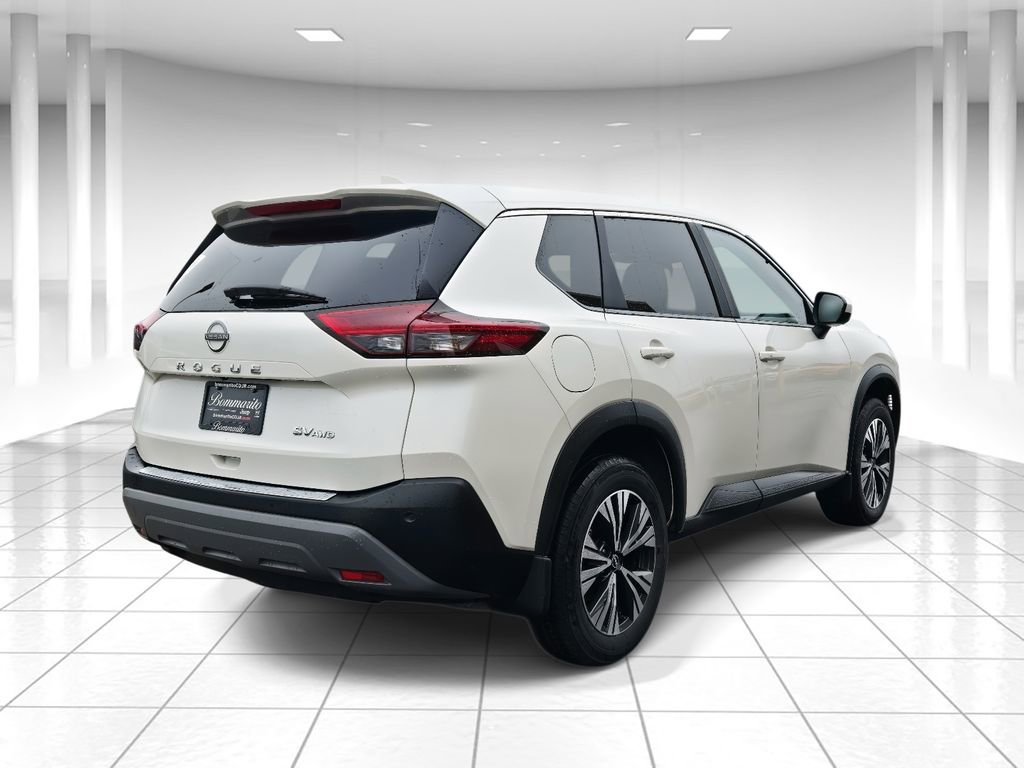 Used 2023 Nissan Rogue SV image 3