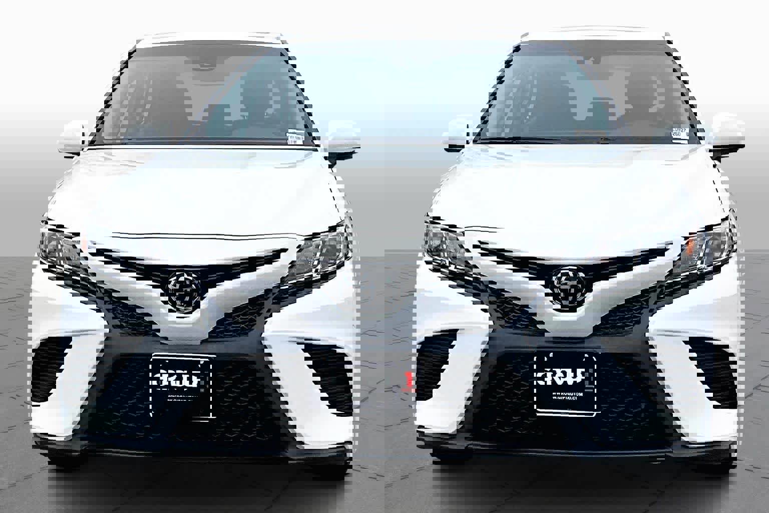 Used 2020 Toyota Camry SE image 3