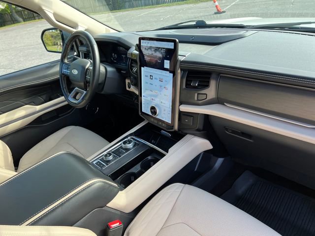 Used 2023 Ford Expedition Platinum AWD/4WD image 39