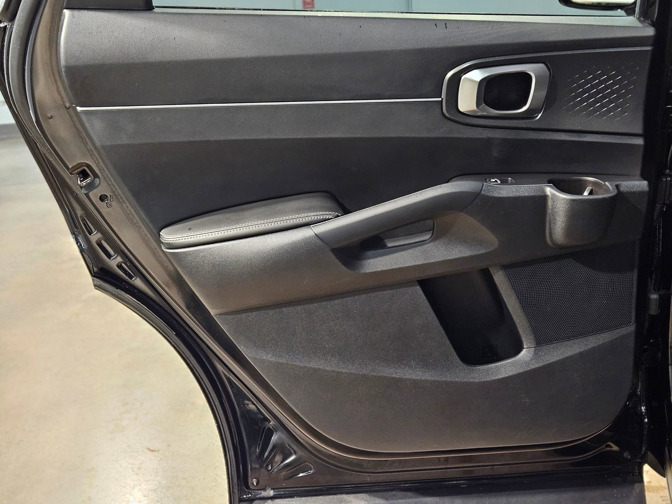 Used 2024 Kia Sorento LX image 32