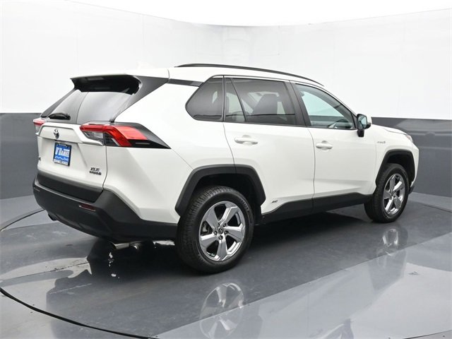 Used 2021 Toyota RAV4 XLE Premium image 5
