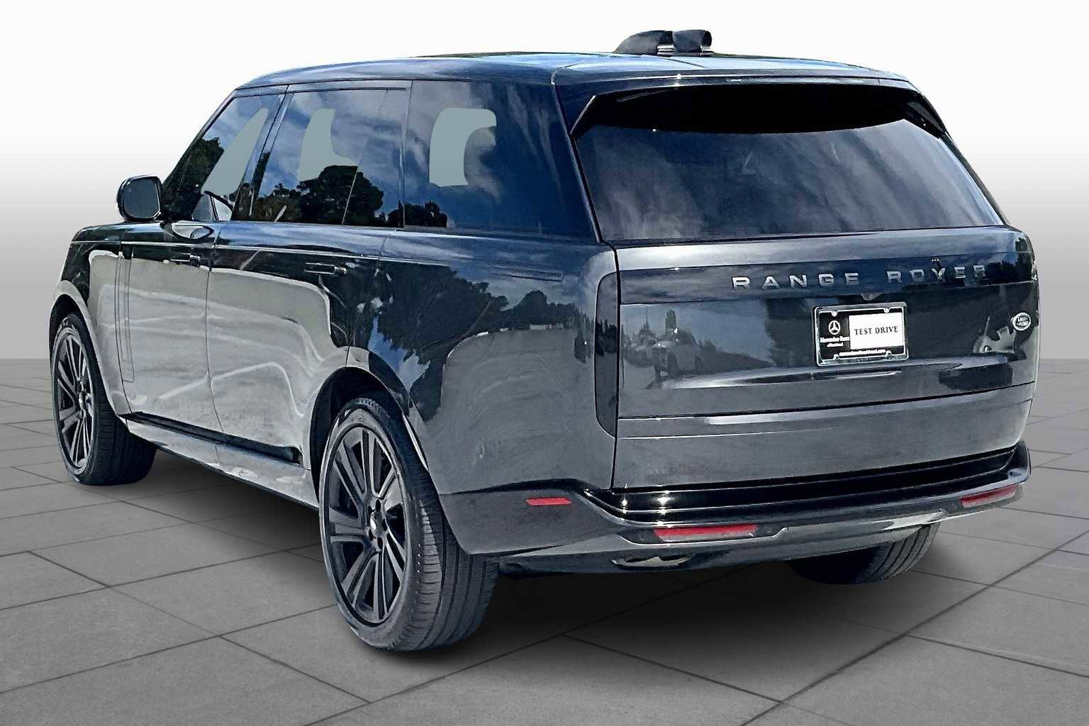 Used 2023 Land Rover Range Rover Long Wheelbase SE image 19