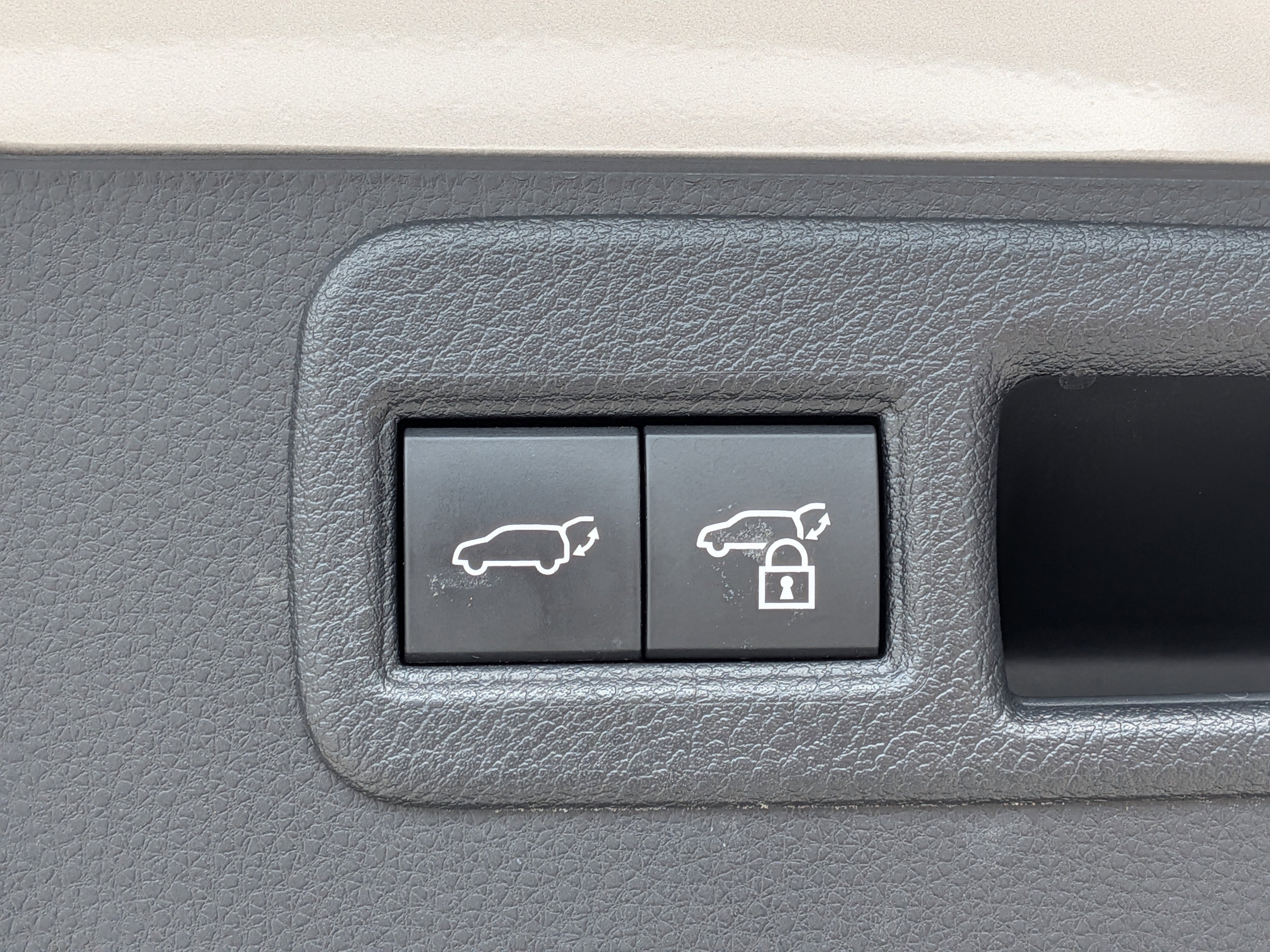 Used 2021 Toyota Venza LE image 14