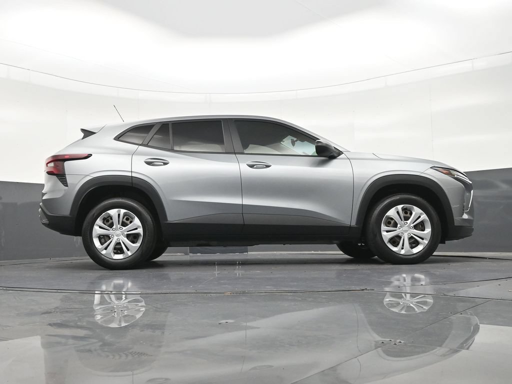 Used 2024 Chevrolet Trax LS FWD image 29