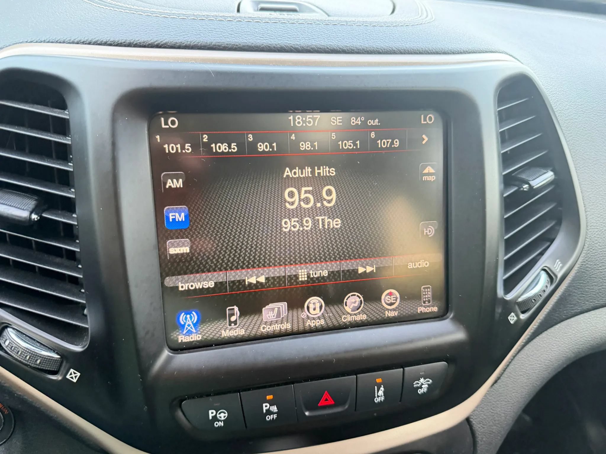 Used 2014 Jeep Cherokee Limited w/ Technology Group FWD image 23