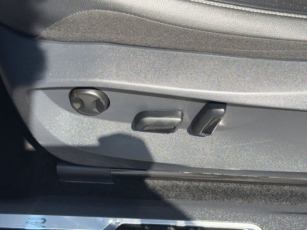 Certified 2023 Volkswagen Tiguan SE R-Line AWD/4WD image 10