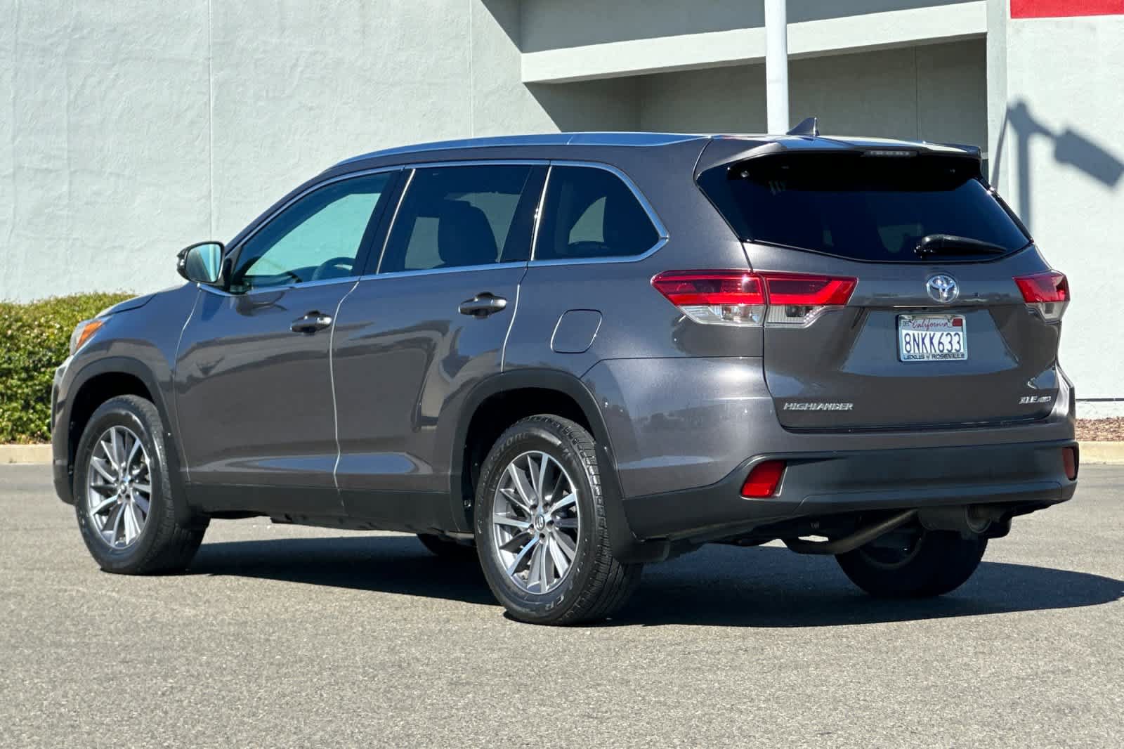 Used 2019 Toyota Highlander XLE AWD/4WD image 7
