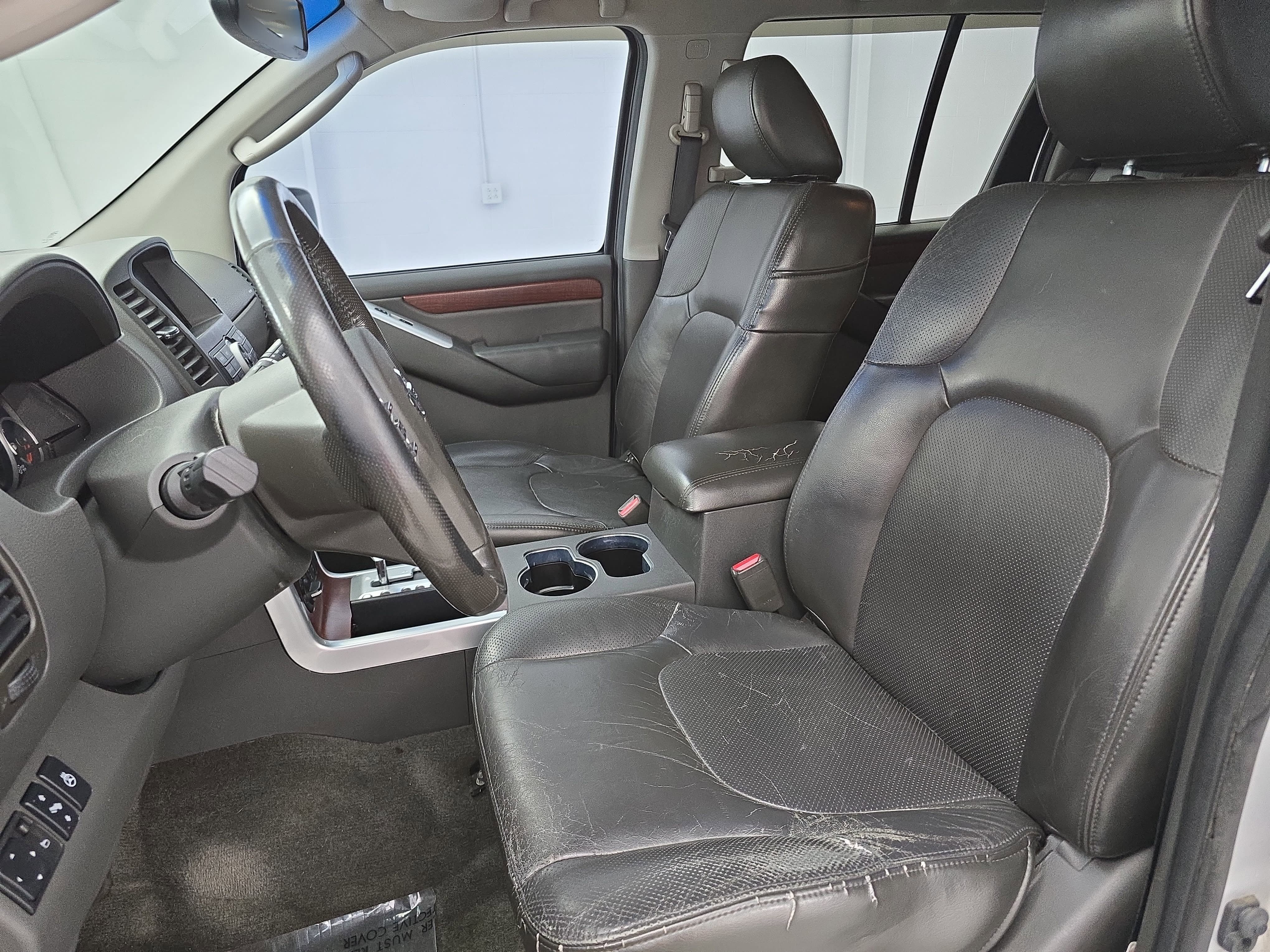 Used 2010 Nissan Pathfinder LE w/ Navigation Pkg AWD/4WD image 14