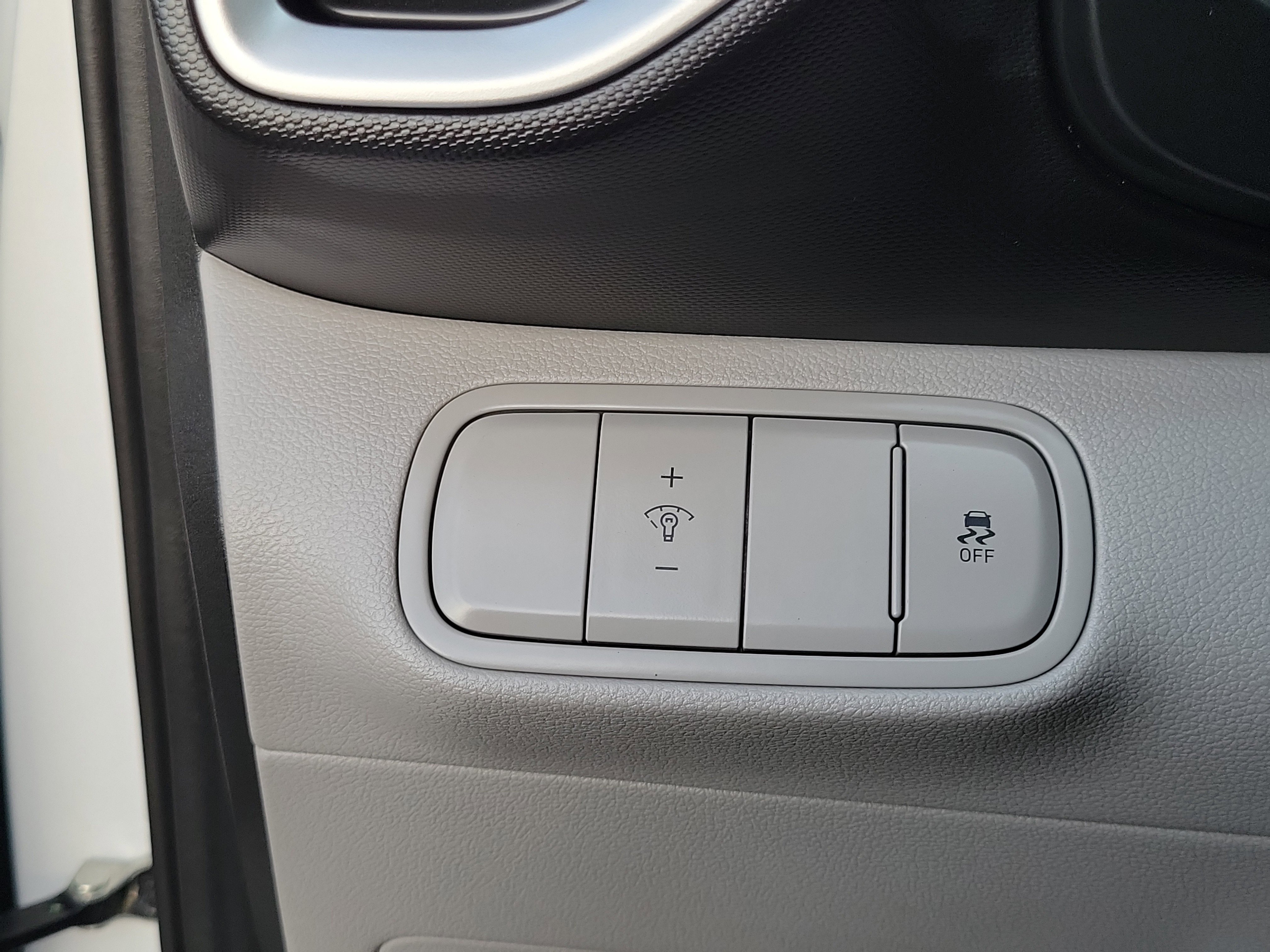 Certified 2025 Hyundai Venue SEL image 13