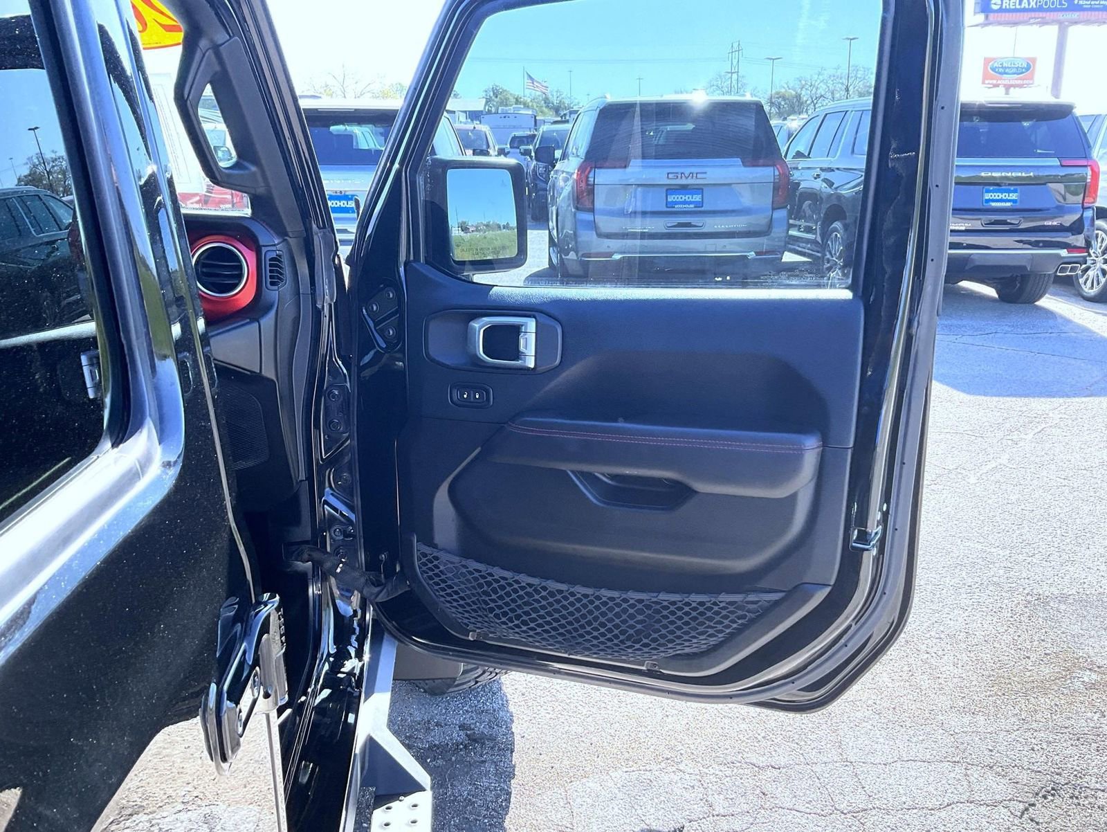 Used 2019 Jeep Wrangler Unlimited Rubicon w/ Dual Top Group AWD/4WD image 16