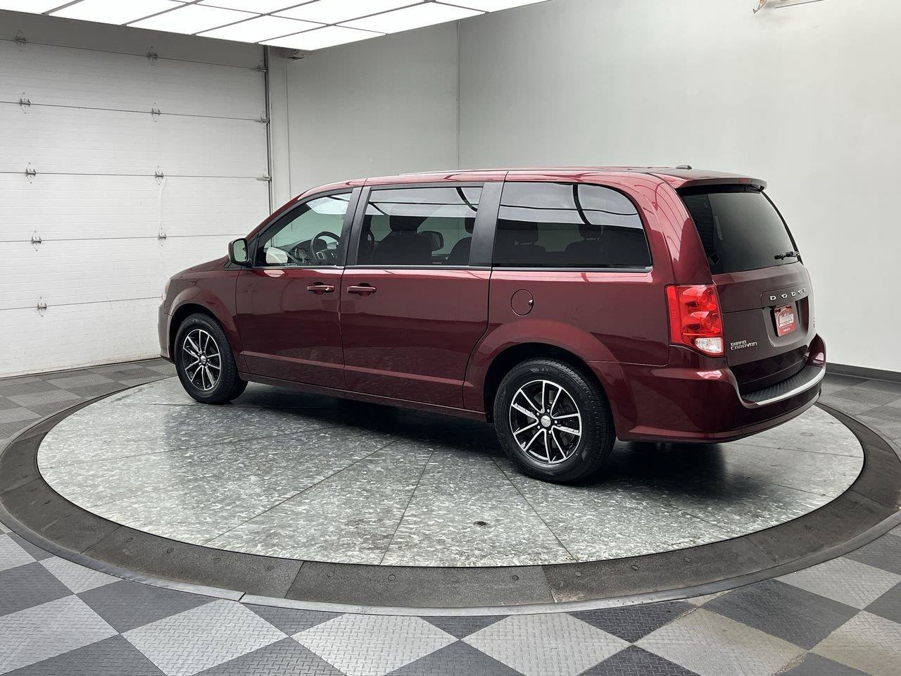 Used 2019 Dodge Grand Caravan GT FWD image 2