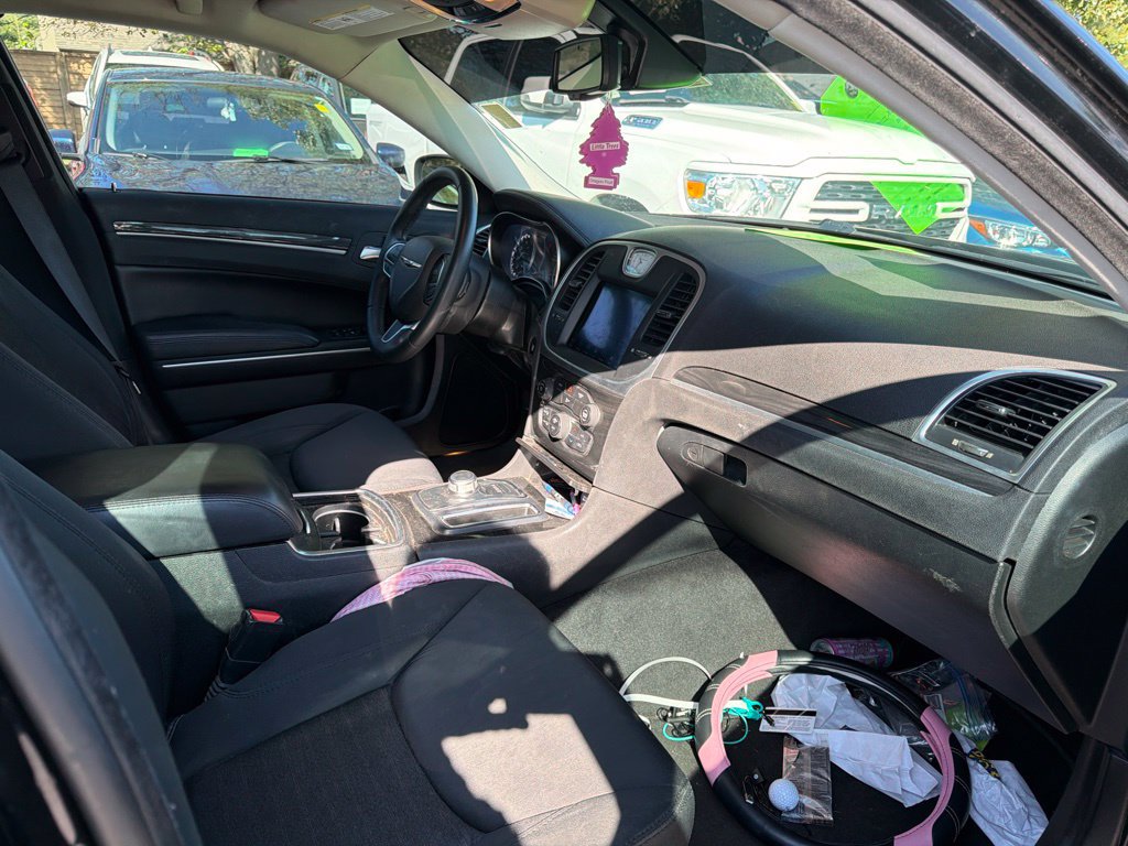 Used 2019 Chrysler 300 Touring w/ Chrome Appearance Package RWD image 5