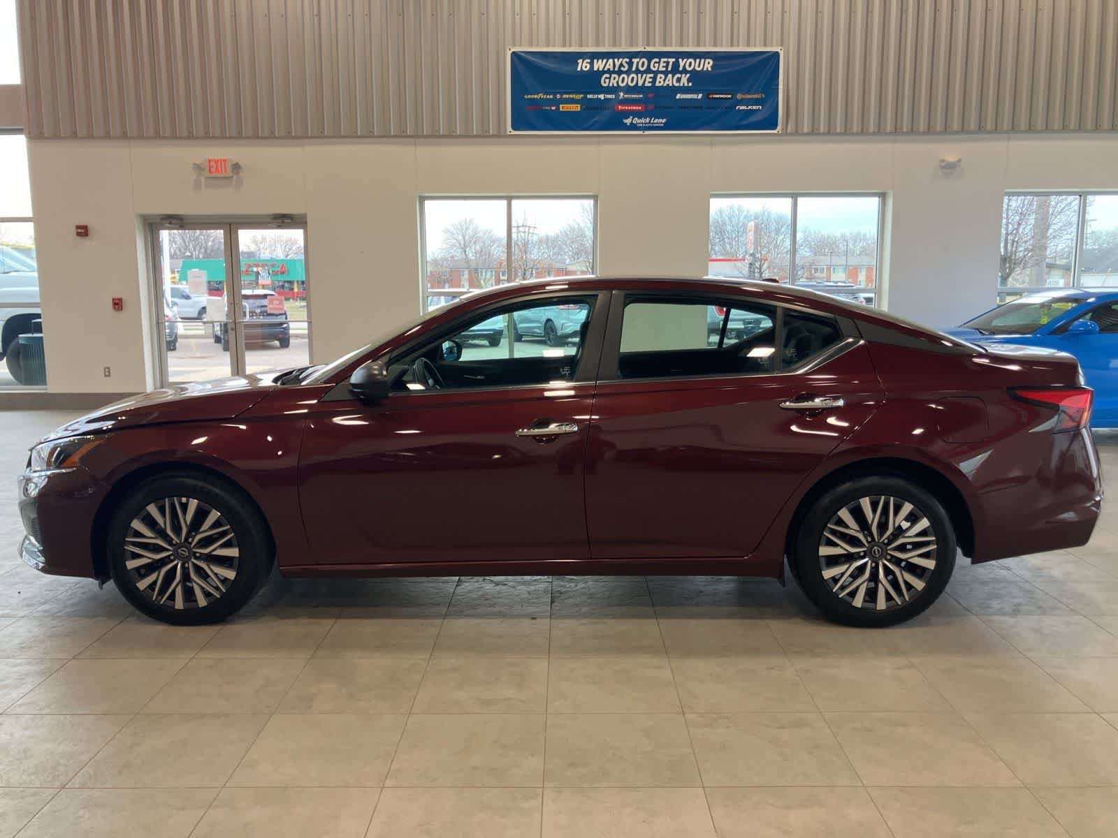 Used 2025 Nissan Altima 2.5 SV FWD image 8